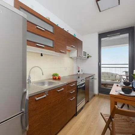 Bright Gorczewska In With Air Conditioning And Parking By Renters